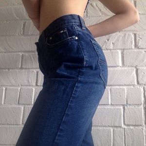 TOMMY HILFIGER JEANS